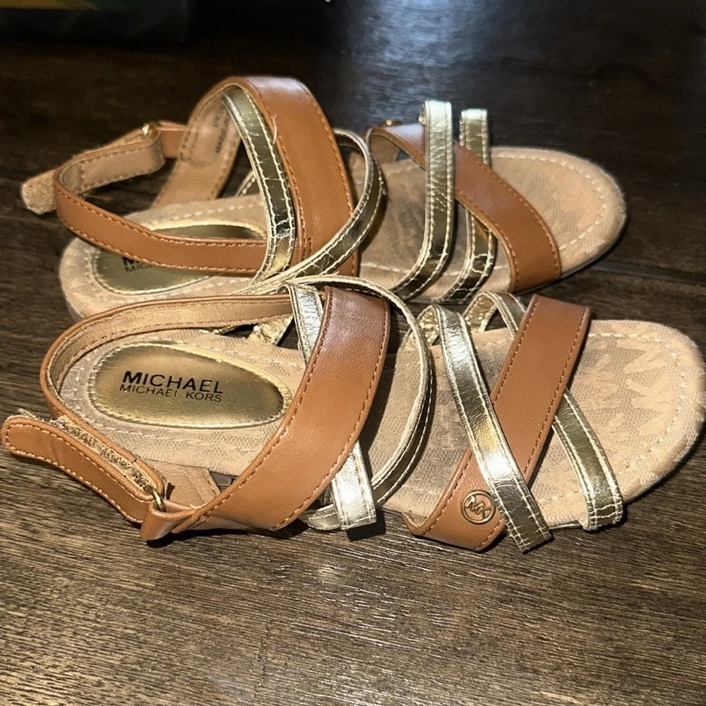 Michael Kors kids sandals Size‎ 1 gold & brown